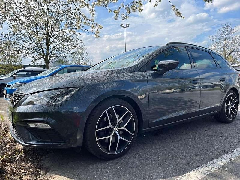 Grau Gebraucht 2019 Seat Leon FR Kombi | 22.900 € (Teuer) - Bild 1/4