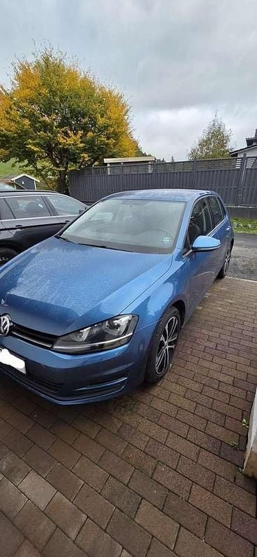 Blau Gebraucht 2015 VW Golf VII Comfortline Kleinwagen | 10.000 € (Superpreis) - Bild 1/4