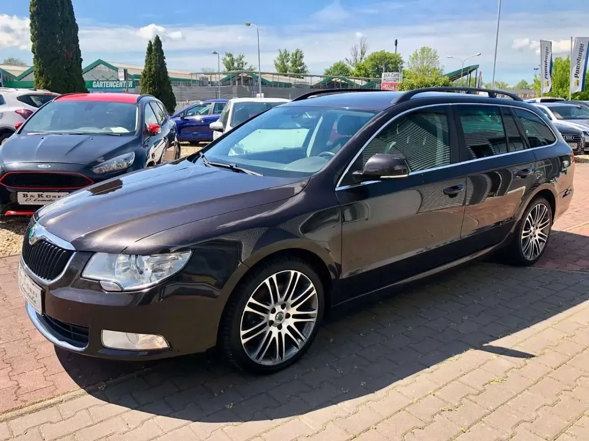 Gebraucht Skoda Superb Family 140 PS (102 kW) 2013 Braun Kombi