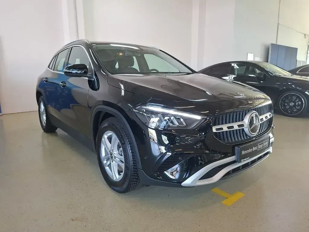 Gebraucht Mercedes GLA200 163 PS (119 kW) 2026 Unilack nachtschwarz SUV