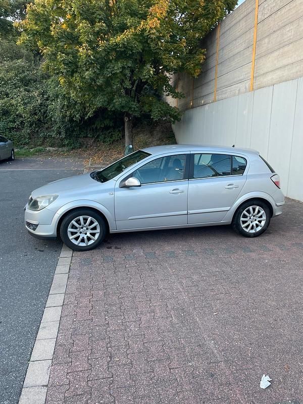 Gebraucht Opel Astra 105 PS (77 kW) 2004 Silber Kleinwagen