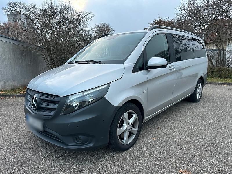 Silber Gebraucht 2016 Mercedes Vito Kombi | 17.800 € - Bild 1/4