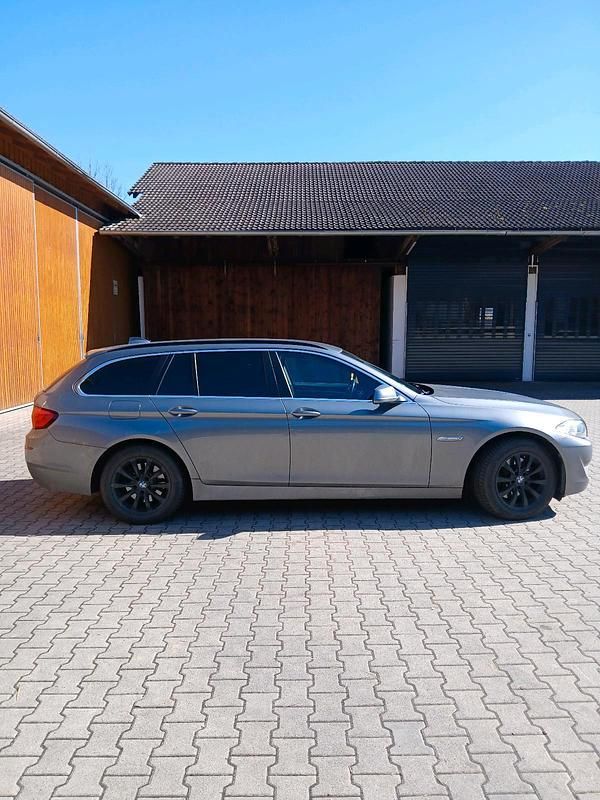 Gebraucht BMW 525 218 PS (160 kW) 2012 Grau Kombi