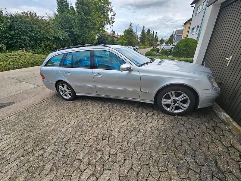 Silber Gebraucht 2008 Mercedes E220 Kombi | 6.899 € (Etwas zu teuer) - Bild 1/4