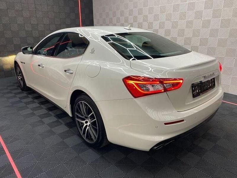 Gebraucht Maserati Ghibli 350 PS (257 kW) 2018 Weiß Coupé