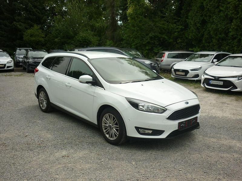 Weiß Gebraucht 2018 Ford Focus Cool & Connect Limousine | 8.990 € (Fairer Preis) - Bild 1/4