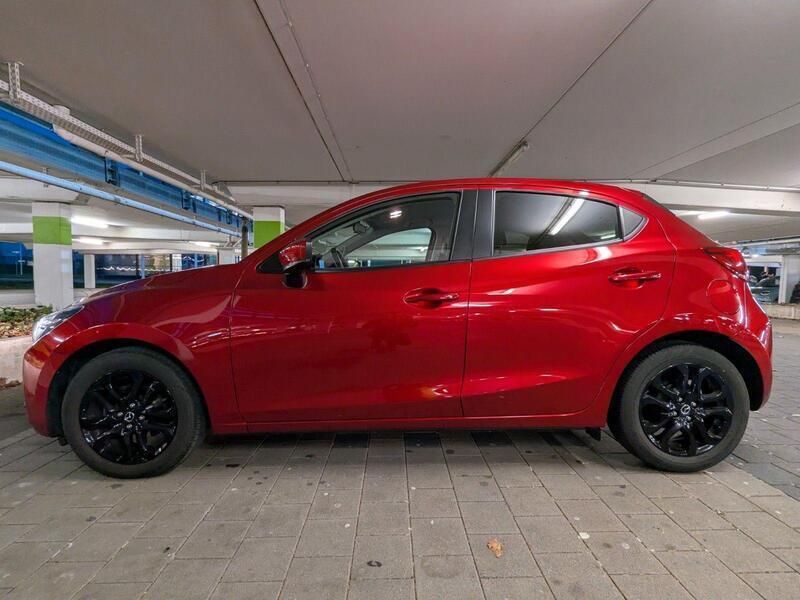 Rot Gebraucht 2018 Mazda 2 Kizoku Kleinwagen | 11.300 € (Fairer Preis) - Bild 1/4