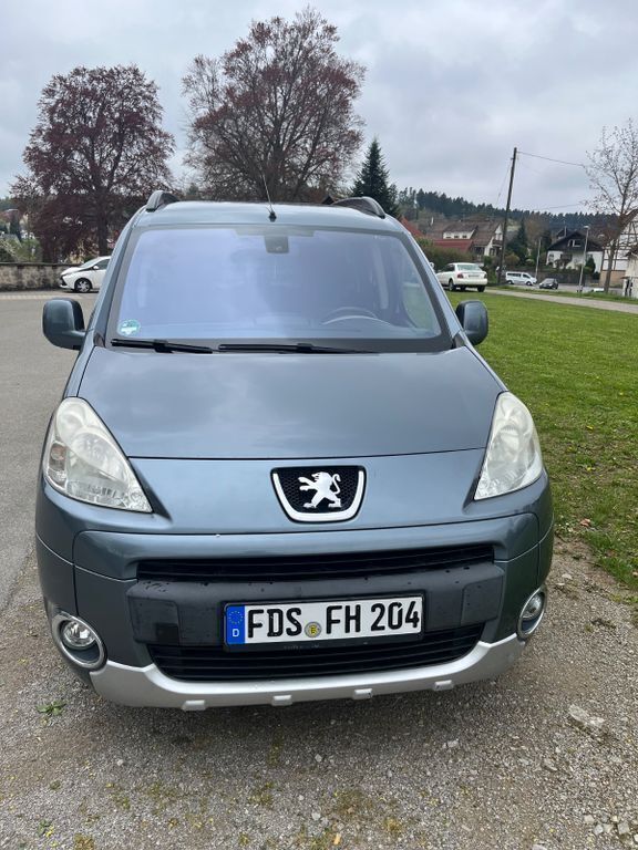 Blau Gebraucht 2012 Peugeot Partner Tepee Family Van / Kleinbus | 5.790 € (Guter Preis) - Bild 1/4