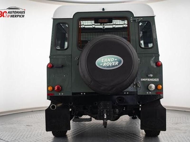 Gebraucht Land Rover Defender 122 PS (89 kW) 2011 Keswick green SUV