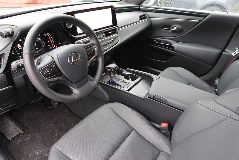 Gebraucht Lexus ES300H Limited Edition 218 PS (160 kW) 2023 Grau metallic Limousine