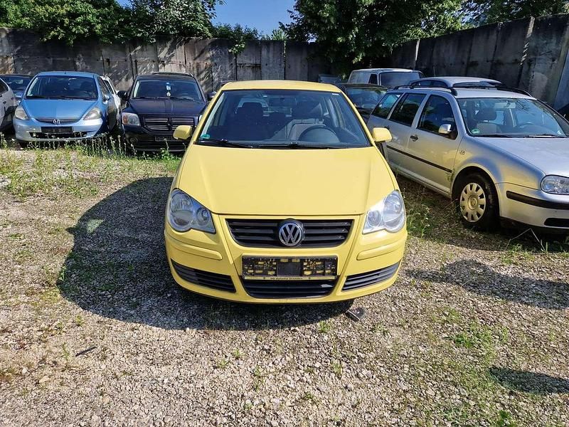 Gelb Gebraucht 2005 VW Polo Trendline Limousine | 399 € (Superpreis) - Bild 1/4