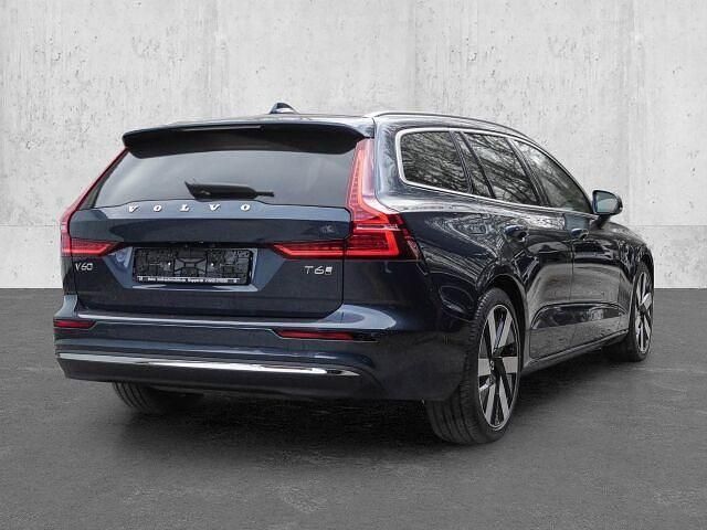Gebraucht Volvo V60 Plus 398 PS (292 kW) 2024 Denim blue / metallic Kombi
