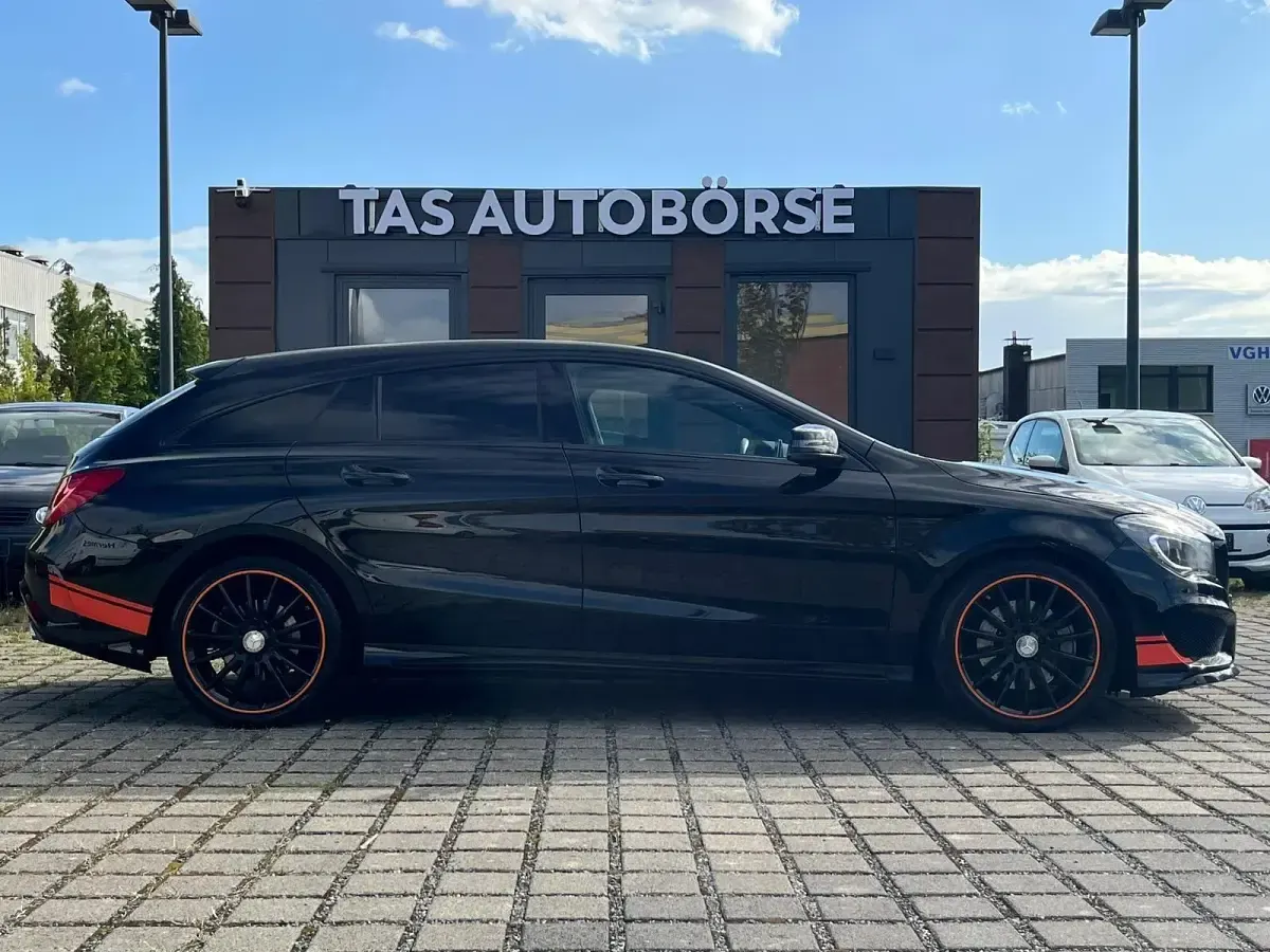 Gebraucht Mercedes CLA220 Shooting Brake 177 PS (130 kW) 2015 Schwarz Kombi