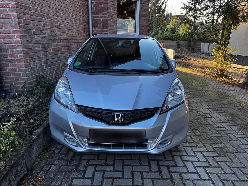 Gebraucht Honda Jazz 100 PS (73 kW) 2012 Silber Kleinwagen