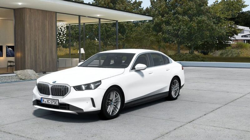 Alpinweiß uni Neu 2024 BMW i5 Sport Line Limousine | 52.289 € - Bild 1/4