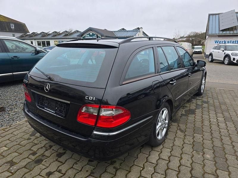 Gebraucht Mercedes E220 Elegance 170 PS (125 kW) 2007 Schwarz Limousine