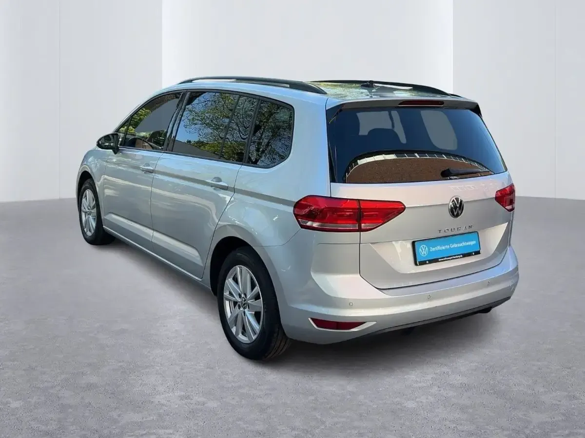 Gebraucht VW Touran Comfortline 150 PS (110 kW) 2022 Reflexsilber metallic Van / Kleinbus