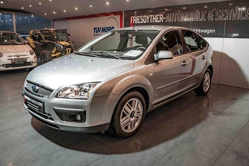 Gebraucht Ford Focus Ghia 101 PS (74 kW) 2005 Silber Limousine