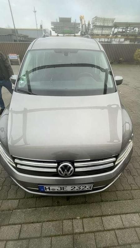 Beige Gebraucht 2019 VW Caddy Maxi Highline Van / Kleinbus | 25.000 € (Teuer) - Bild 1/4