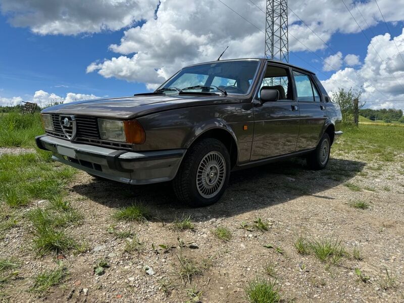 Braun Gebraucht 1980 Alfa Romeo Giulietta Kleinwagen | 6.999 € - Bild 1/4