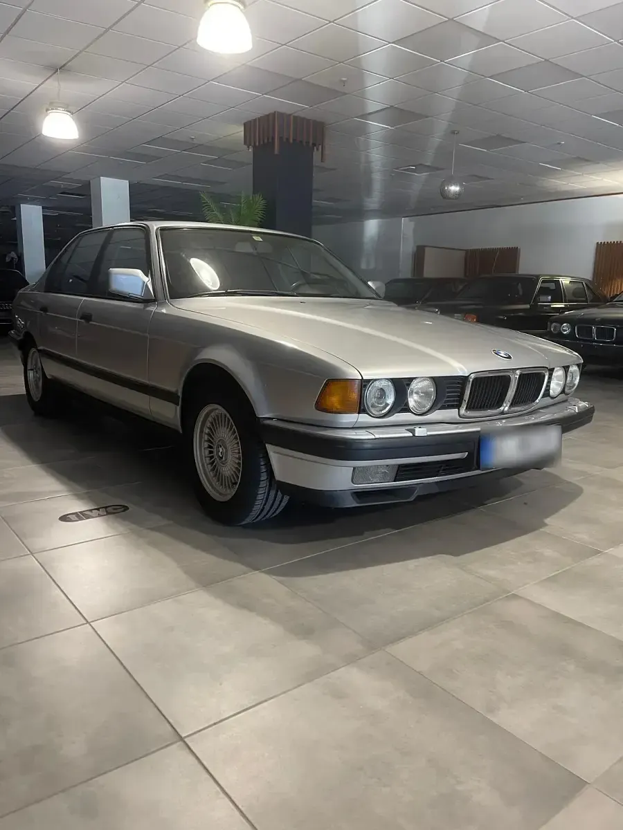 Gebraucht BMW 750 299 PS (219 kW) 1991 Silber Limousine