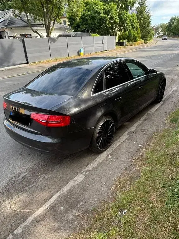 Gebraucht Audi A4 Ambiente 170 PS (125 kW) 2013 Schwarz Limousine