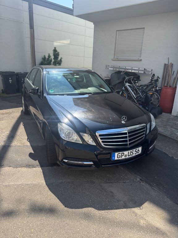 Schwarz Gebraucht 2011 Mercedes E200 Avantgarde Limousine | 11.800 € (Fairer Preis) - Bild 1/4