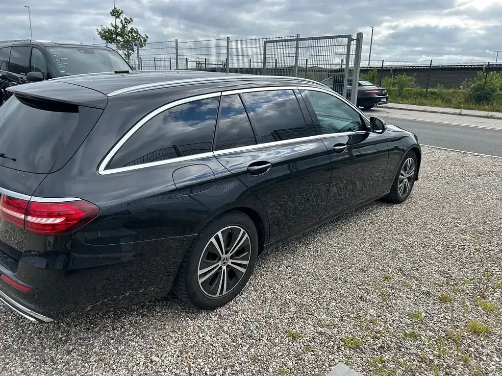 Gebraucht Mercedes E200 160 PS (117 kW) 2022 Schwarz Limousine