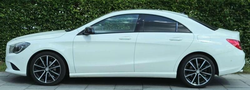 Weiß Gebraucht 2015 Mercedes CLA180 Urban Limousine | 17.000 € (Fairer Preis) - Bild 1/3