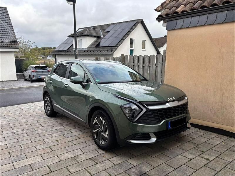 Grün Gebraucht 2022 Kia Sportage Vision SUV | 23.900 € (Superpreis) - Bild 1/4