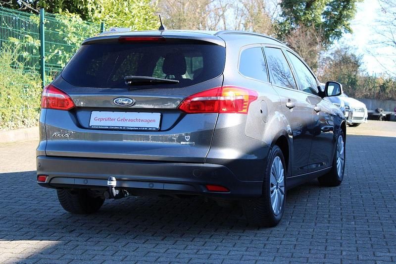 Gebraucht Ford Focus 125 PS (91 kW) 2018 Grau Kombi