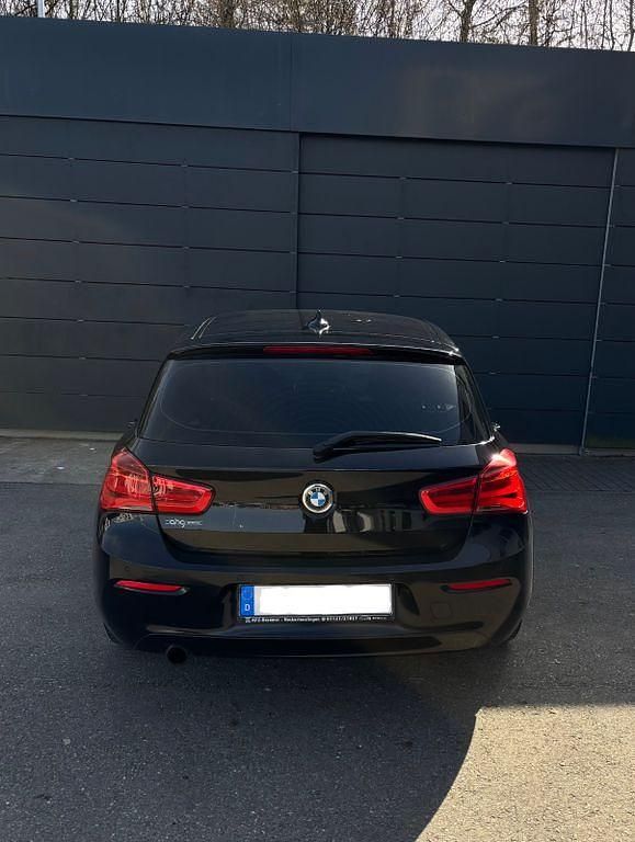 Gebraucht BMW 116 Sport Line 109 PS (80 kW) 2016 Schwarz Kleinwagen