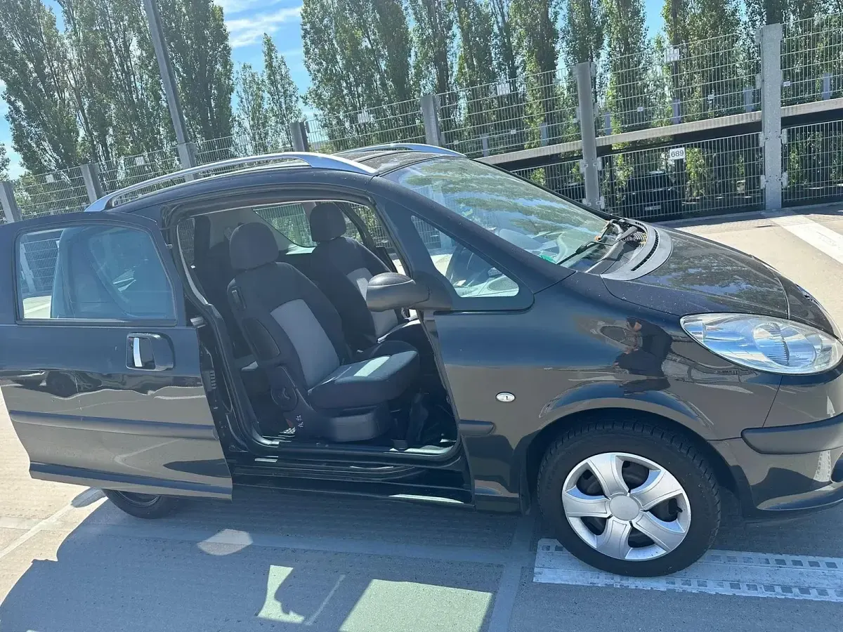 Gebraucht Peugeot 1007 65 PS (47 kW) 2005 Schwarz Van / Kleinbus