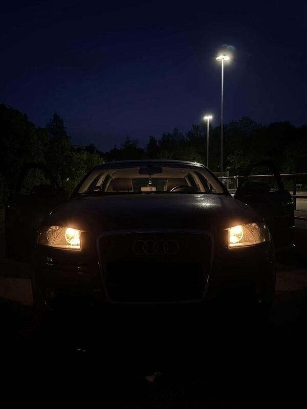 Blau Gebraucht 2004 Audi A3 Sportback Attraction Limousine | 4.000 € (Fairer Preis) - Bild 1/4