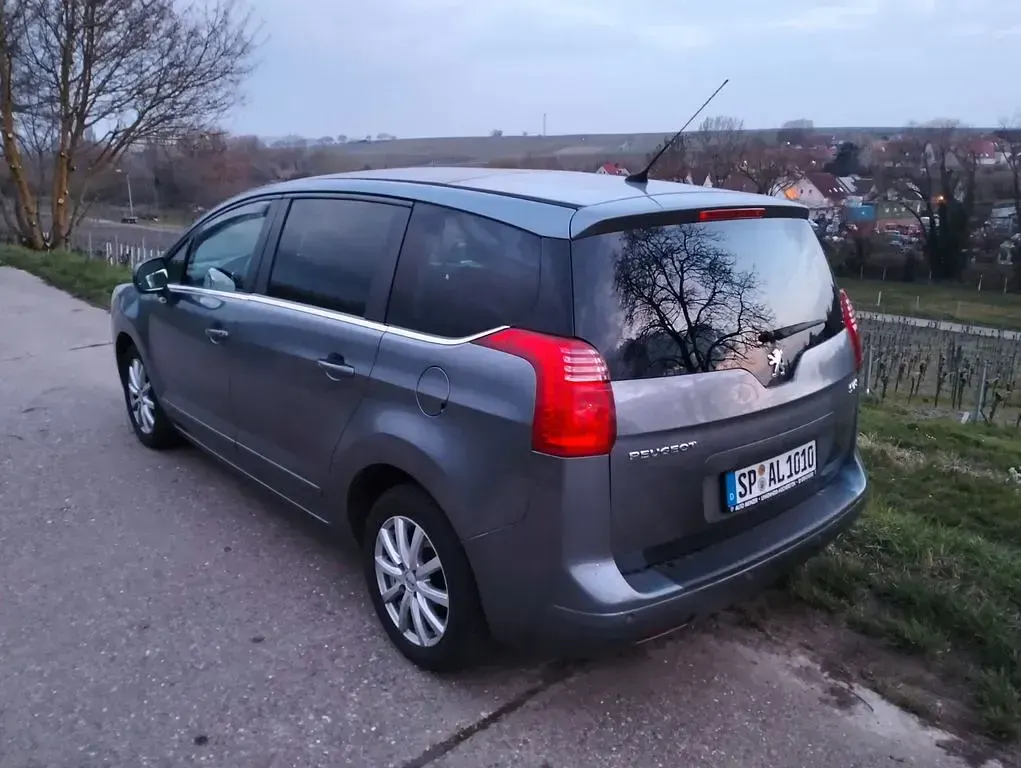 Gebraucht Peugeot 5008 Family 150 PS (110 kW) 2012 Grau Van / Kleinbus