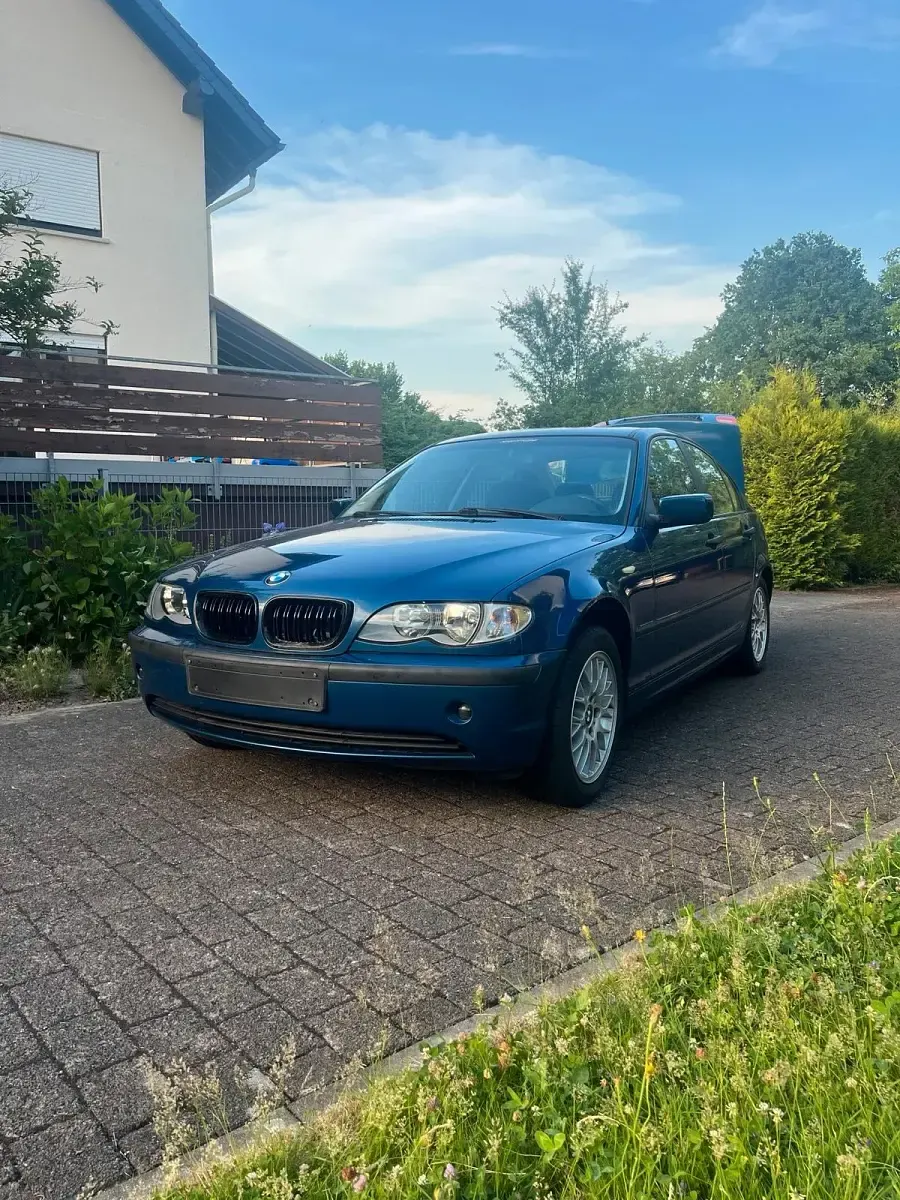 Gebraucht BMW 318 143 PS (105 kW) 2002 Blau Limousine