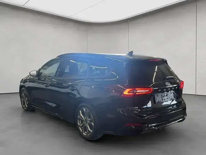 Gebraucht Ford Focus ST-Line X 155 PS (114 kW) 2025 Schwarz Kombi