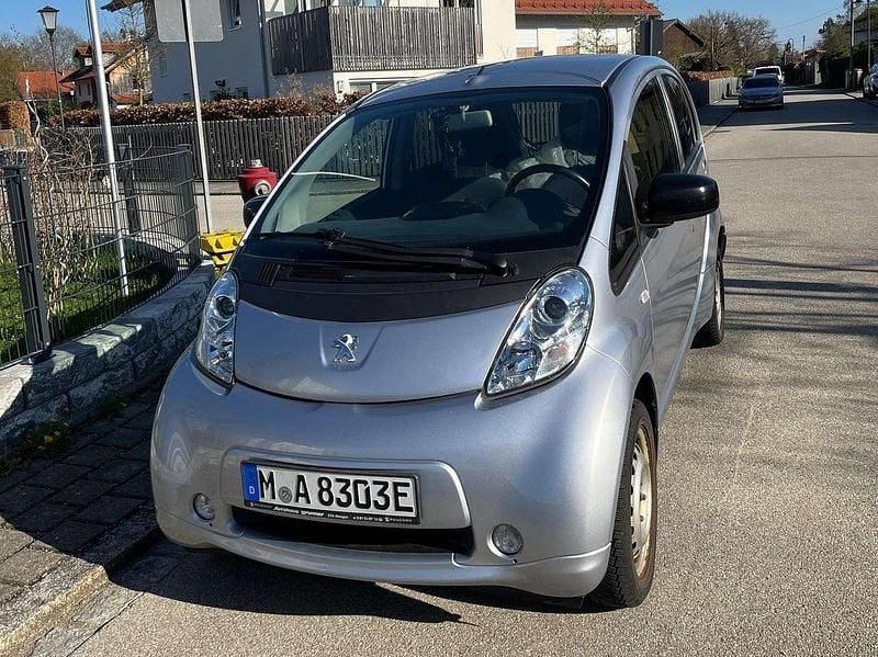 Gebraucht Peugeot iON Active 49 kW (67 PS) 2013 Silber Kleinwagen