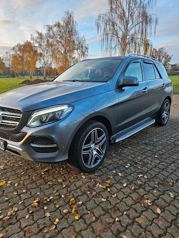 Grau Gebraucht 2017 Mercedes GLE350 SUV | 25.200 € (Guter Preis) - Bild 1/4