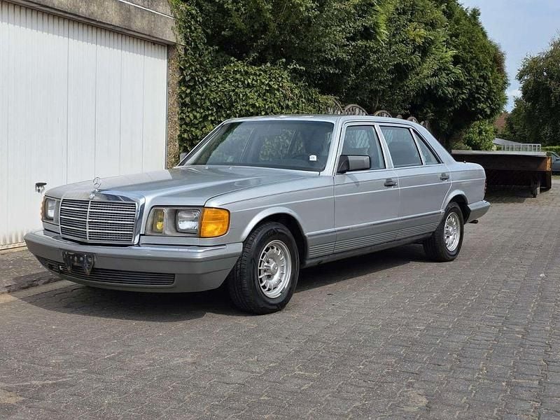 Silber Gebraucht 1985 Mercedes 500 Limousine | 14.999 € - Bild 1/4