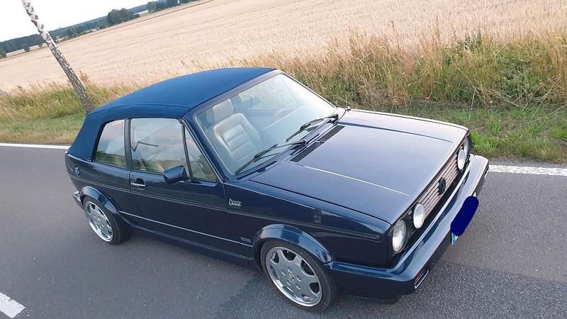 Blau Gebraucht 1991 VW Golf Cabriolet Classicline Cabrio | 19.990 € - Bild 1/4