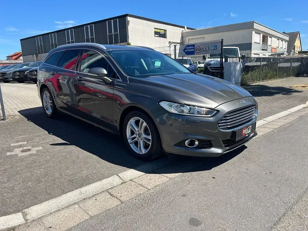 Gebraucht Ford Mondeo Titanium 160 PS (117 kW) 2015 Grau Limousine