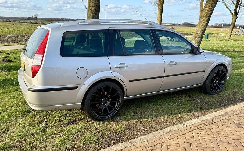 Gebraucht Ford Mondeo Titanium 125 PS (91 kW) 2007 Silber Limousine