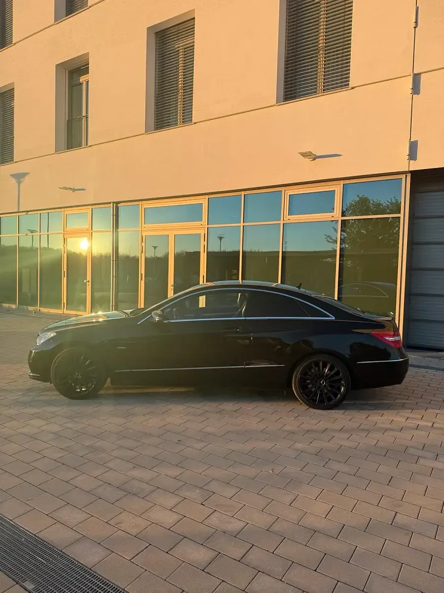 Gebraucht Mercedes E250 204 PS (150 kW) 2011 Schwarz Coupé