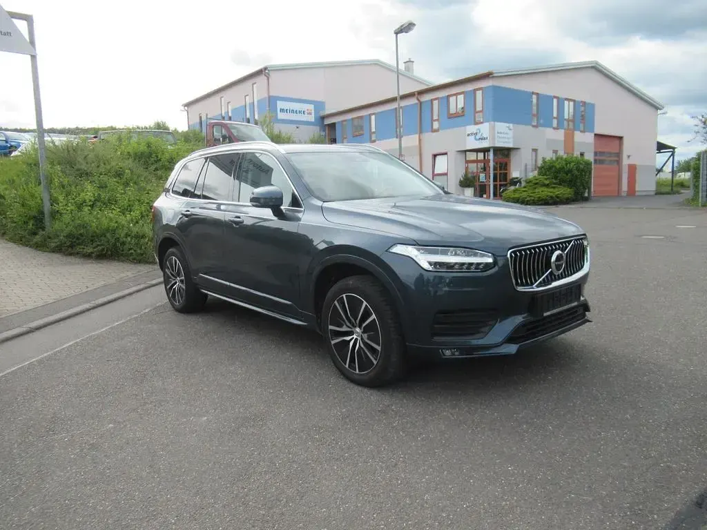 Gebraucht Volvo XC90 Momentum 235 PS (172 kW) 2020 Blau SUV