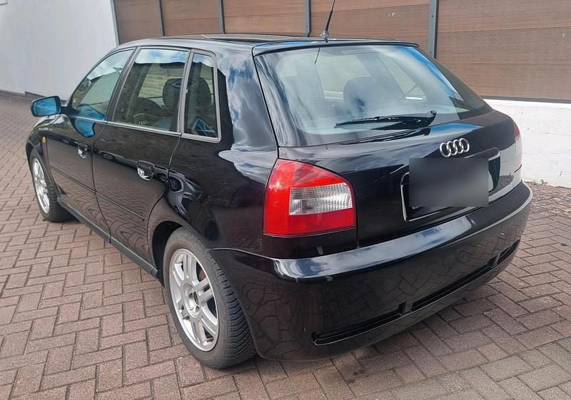 Schwarz Gebraucht 2000 Audi A3 Design Limousine | 1.499 € (Guter Preis) - Bild 1/4