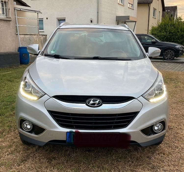 Silber Gebraucht 2013 Hyundai ix35 SUV | 11.250 € (Teuer) - Bild 1/4
