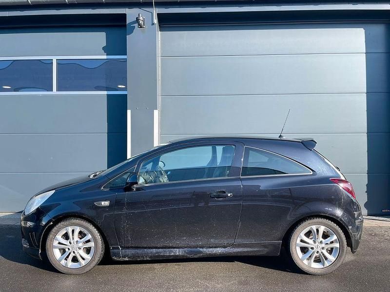Używany Opel Corsa OPC 192 KM (141 kW) 2012 Czarny Hatchback