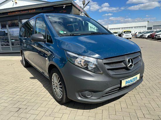 Blau Gebraucht 2018 Mercedes Vito Van / Kleinbus | 20.990 € (Teuer) - Bild 1/4