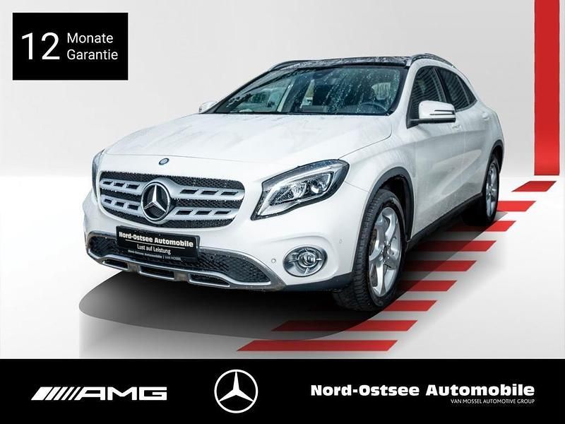 Zirrusweiß Gebraucht 2017 Mercedes GLA200 Urban SUV | 21.390 € (Fairer Preis) - Bild 1/4